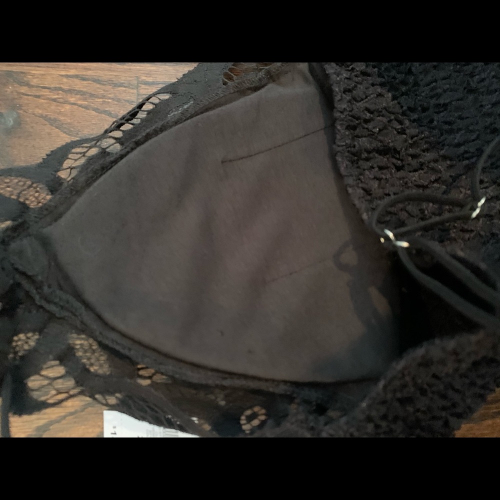 Ladies black lace bralette with padding- new - Picture 7 of 8